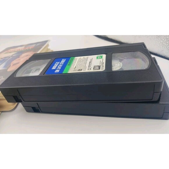 Miracle On 34th Street VHS Lot Of 2 Both Versions 1947 & 1995 Original & Remake - Picture 10 of 13
